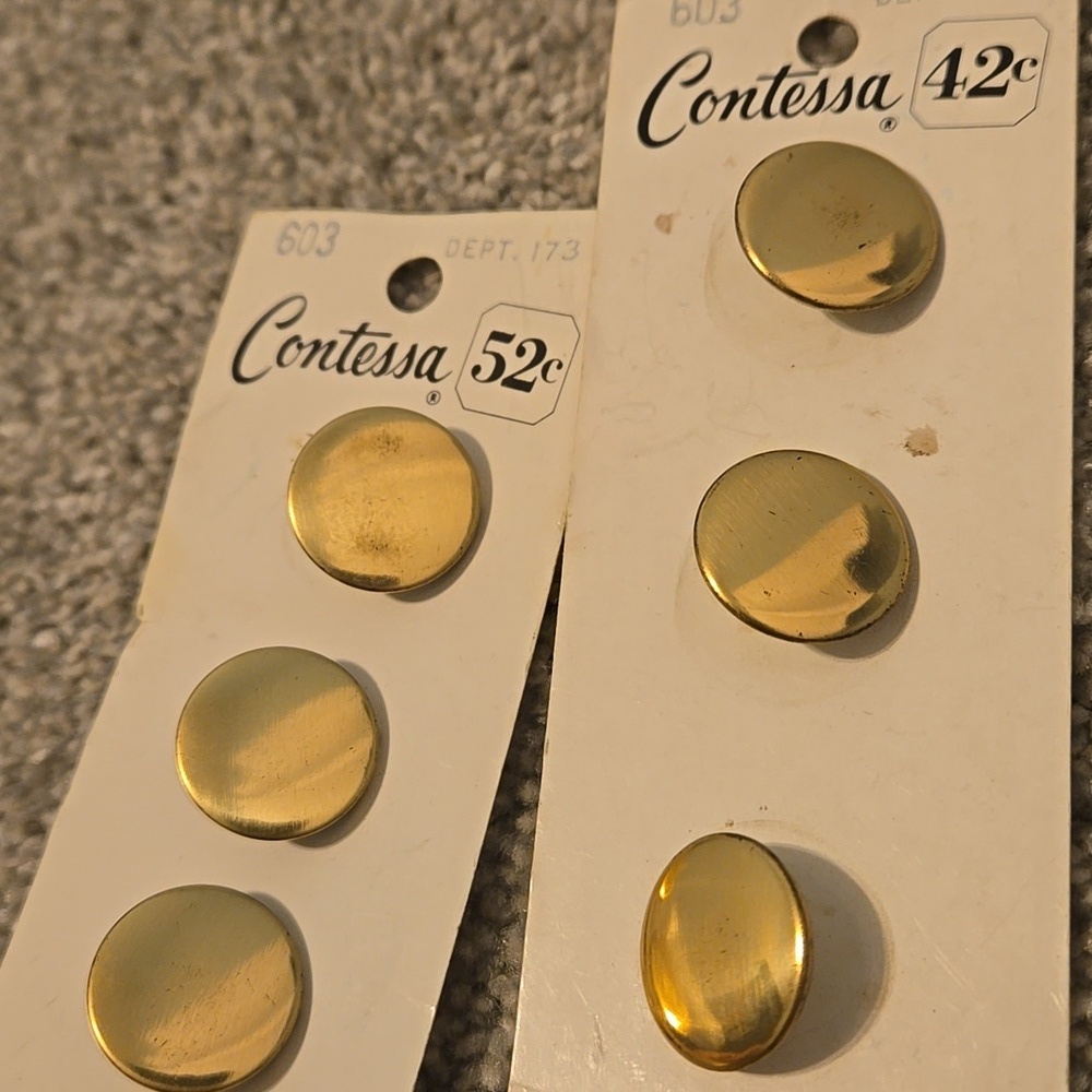 Vintage Contessa Gold Button Set 7 Buttons - Picture 4 of 6